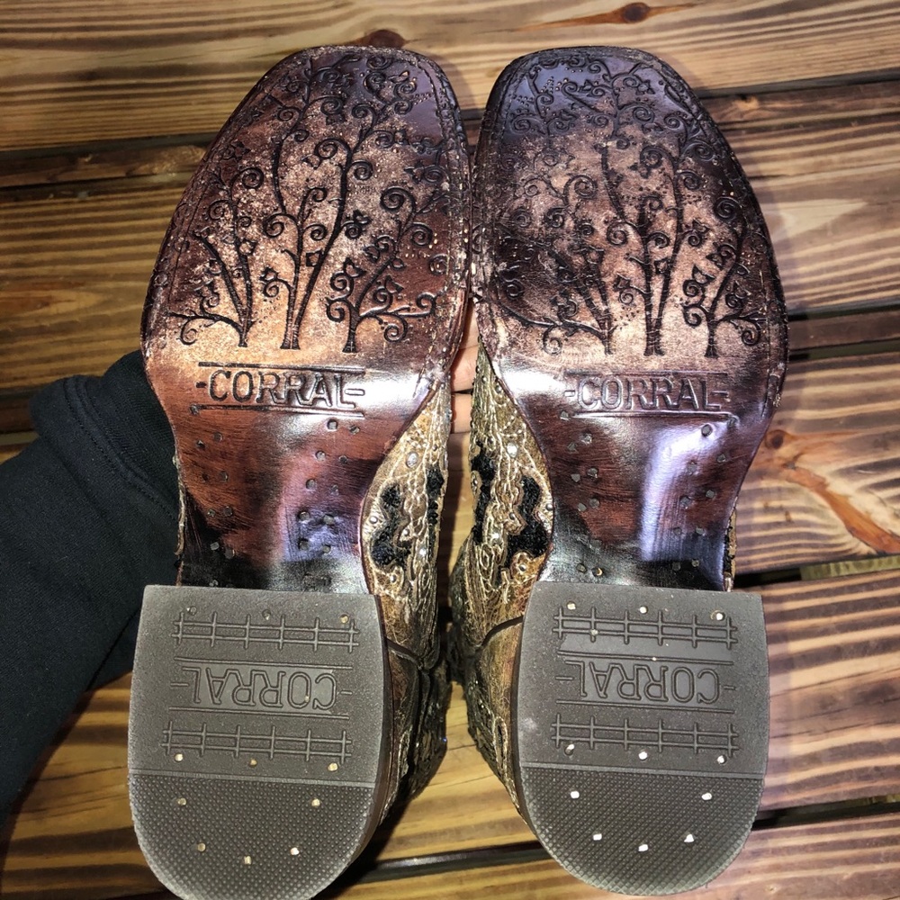 Corral Boots - Picture 3 of 6